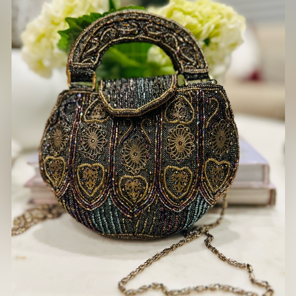 Beautiful beaded clutch / shoulder bag